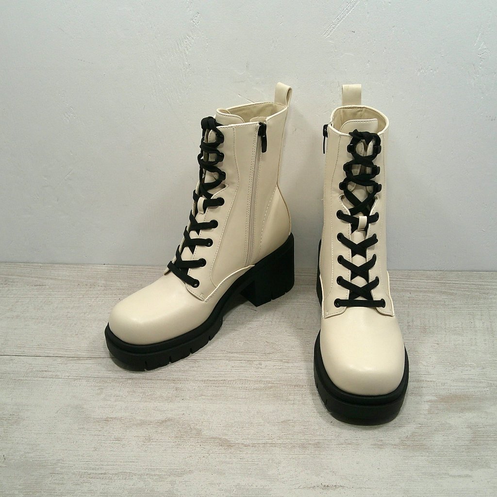 Nine West Juna Cream Cream Combat Boots Chunky Lug Sole Black Laces Heeled 9.5
